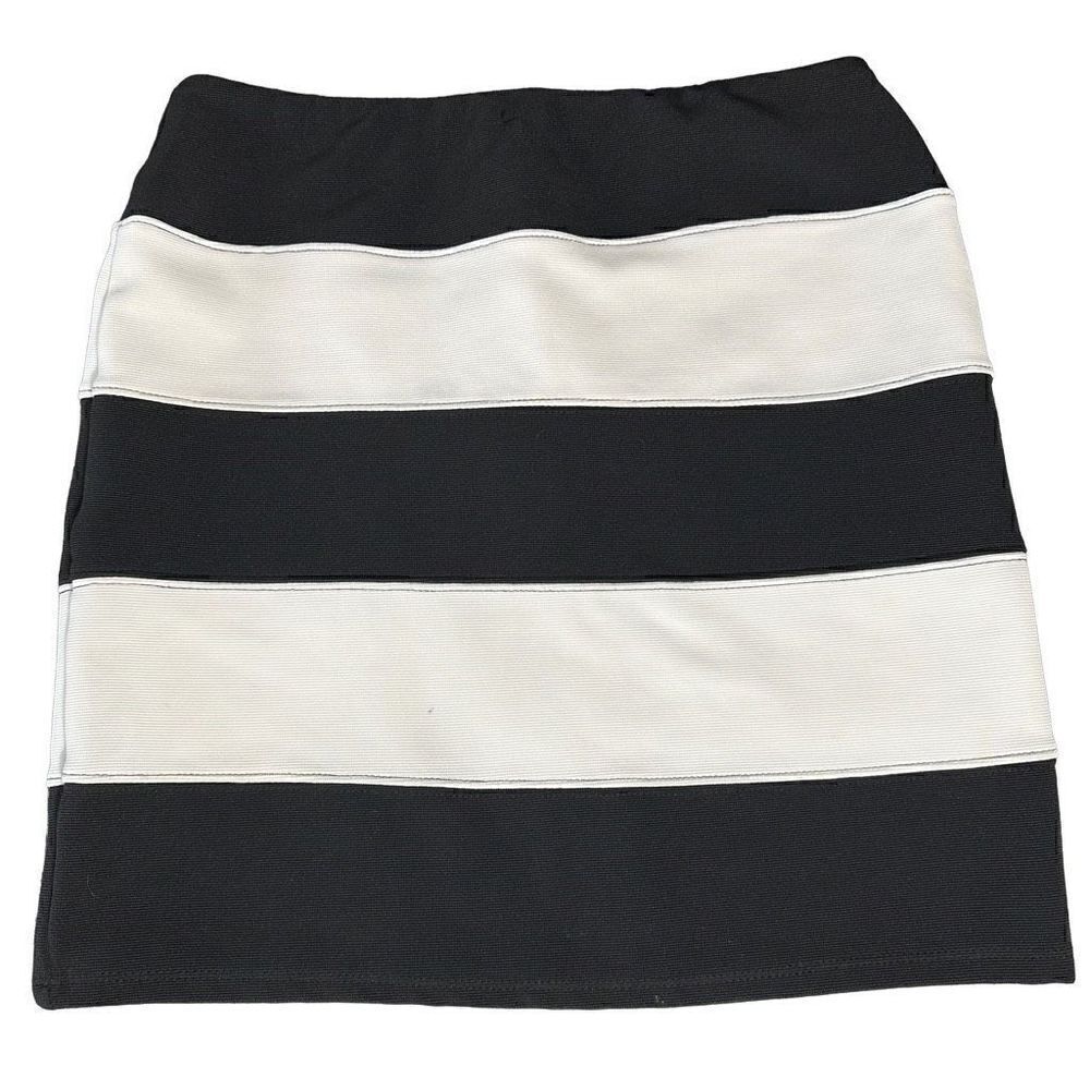 Xhileration black and white skirt size small
